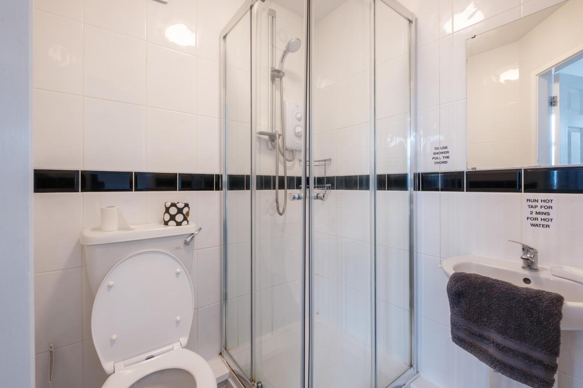 Standard Twin Room with Shared Bathroom,1677882268:JPEG