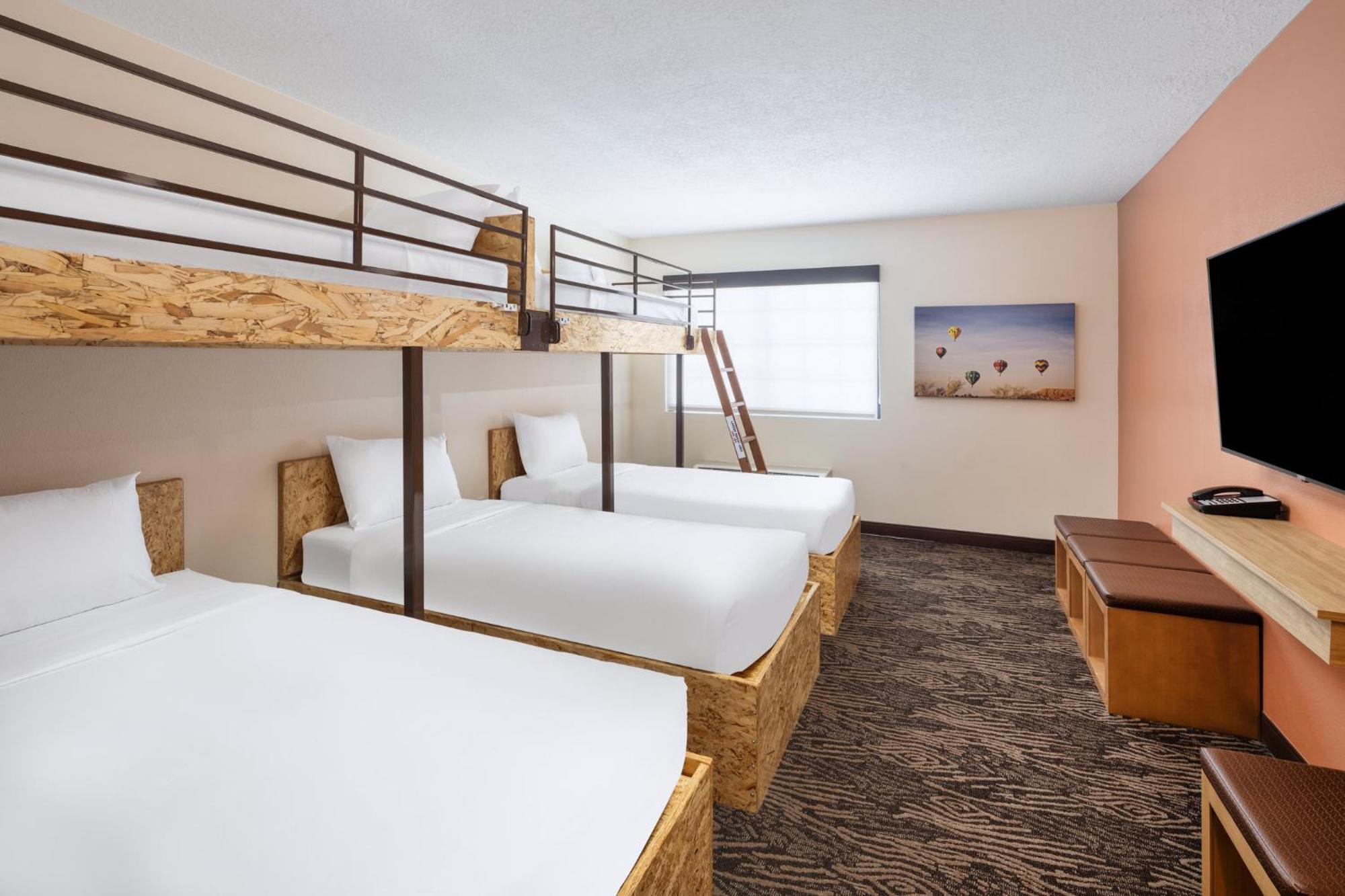 Room with Five Bunk Beds,1681765276:JPEG