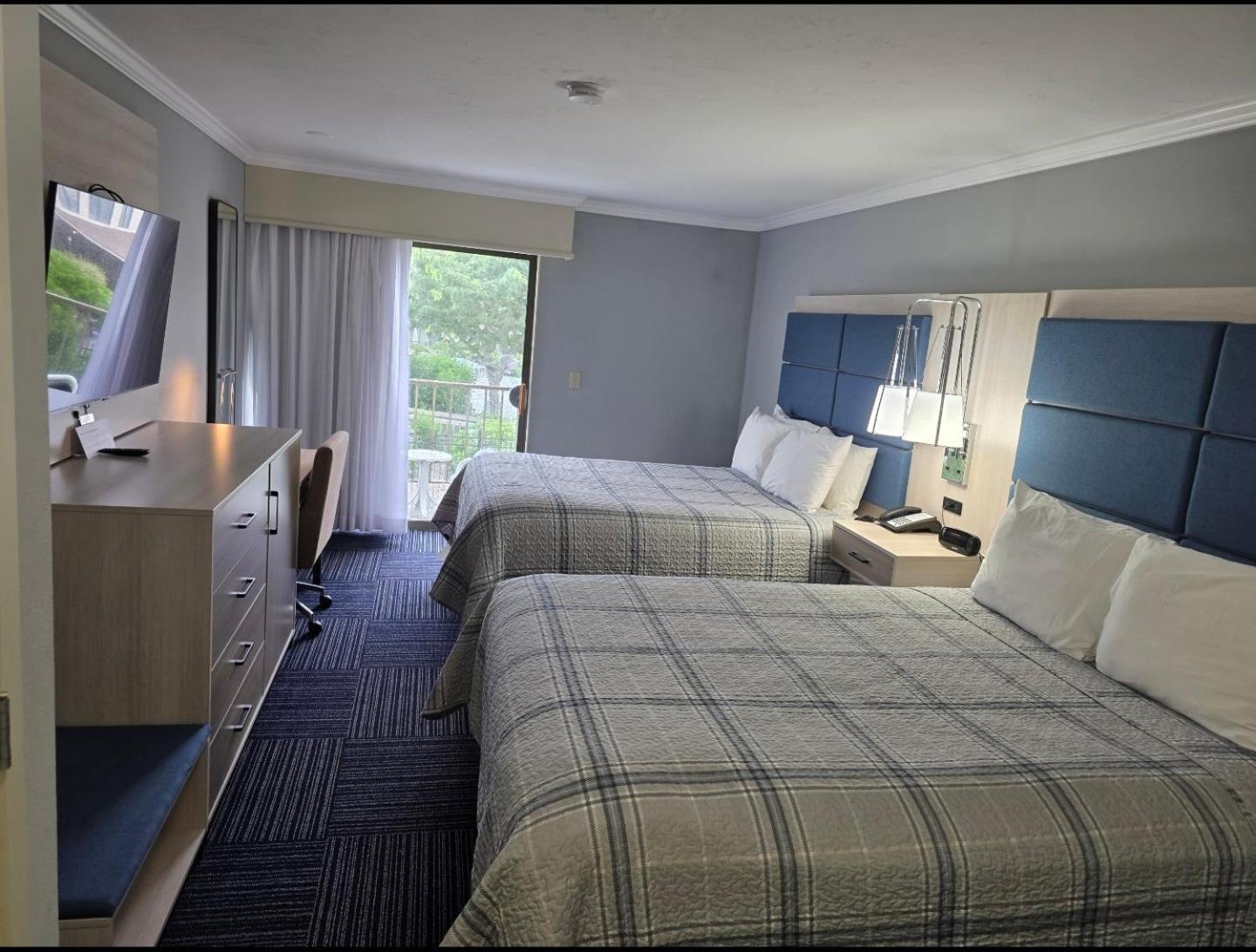 Deluxe Queen Room with Two Queen Beds and Balcony - Stair Access Only/Second Floor/Non-Smoking,1689873919:JPEG
