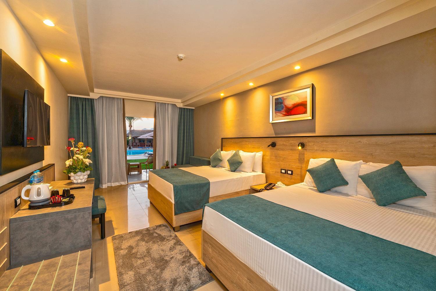 Superior Queen Room (2 Adults +2 Child)