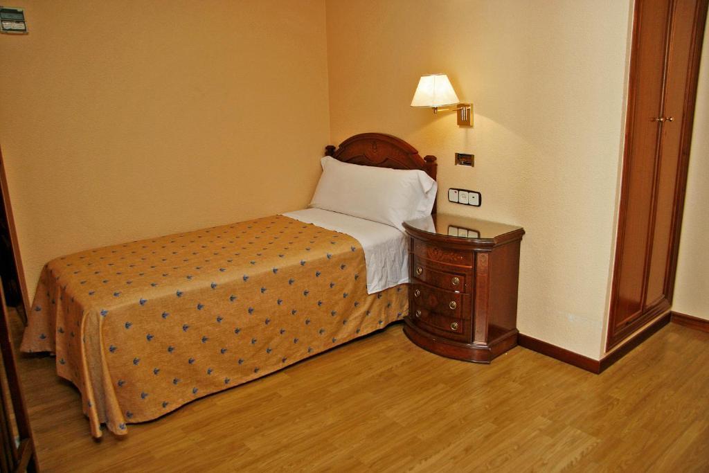 Single Room,685071117:JPEG