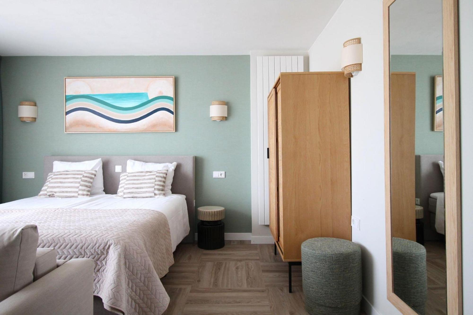 Superior Double Room with Sea View and Walk-In Shower - Non-Smoking,1692070353:JPEG