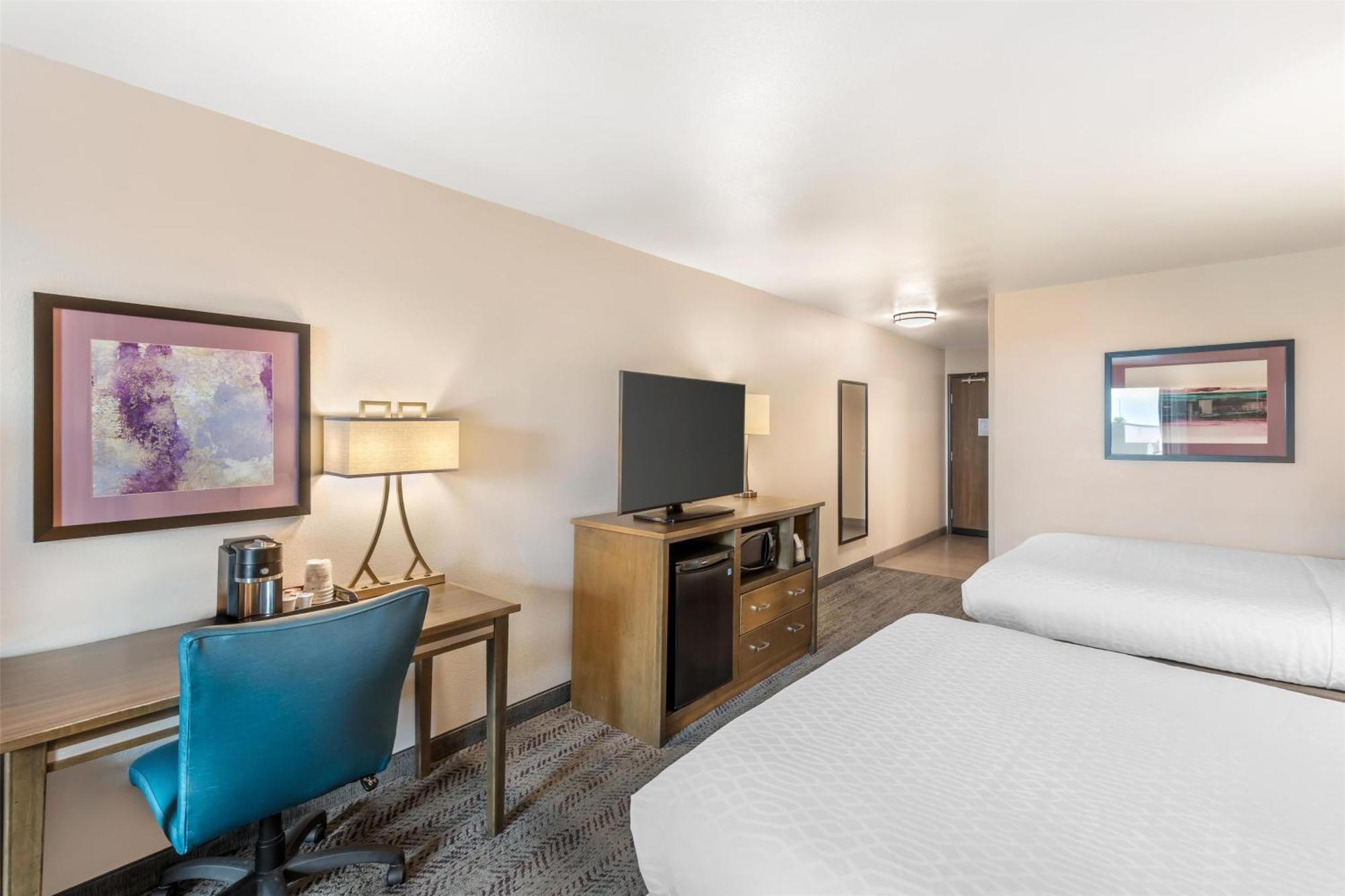 Queen Suite with Two Queen Beds and Bath Tub - Mobility Access,1698347645:JPEG