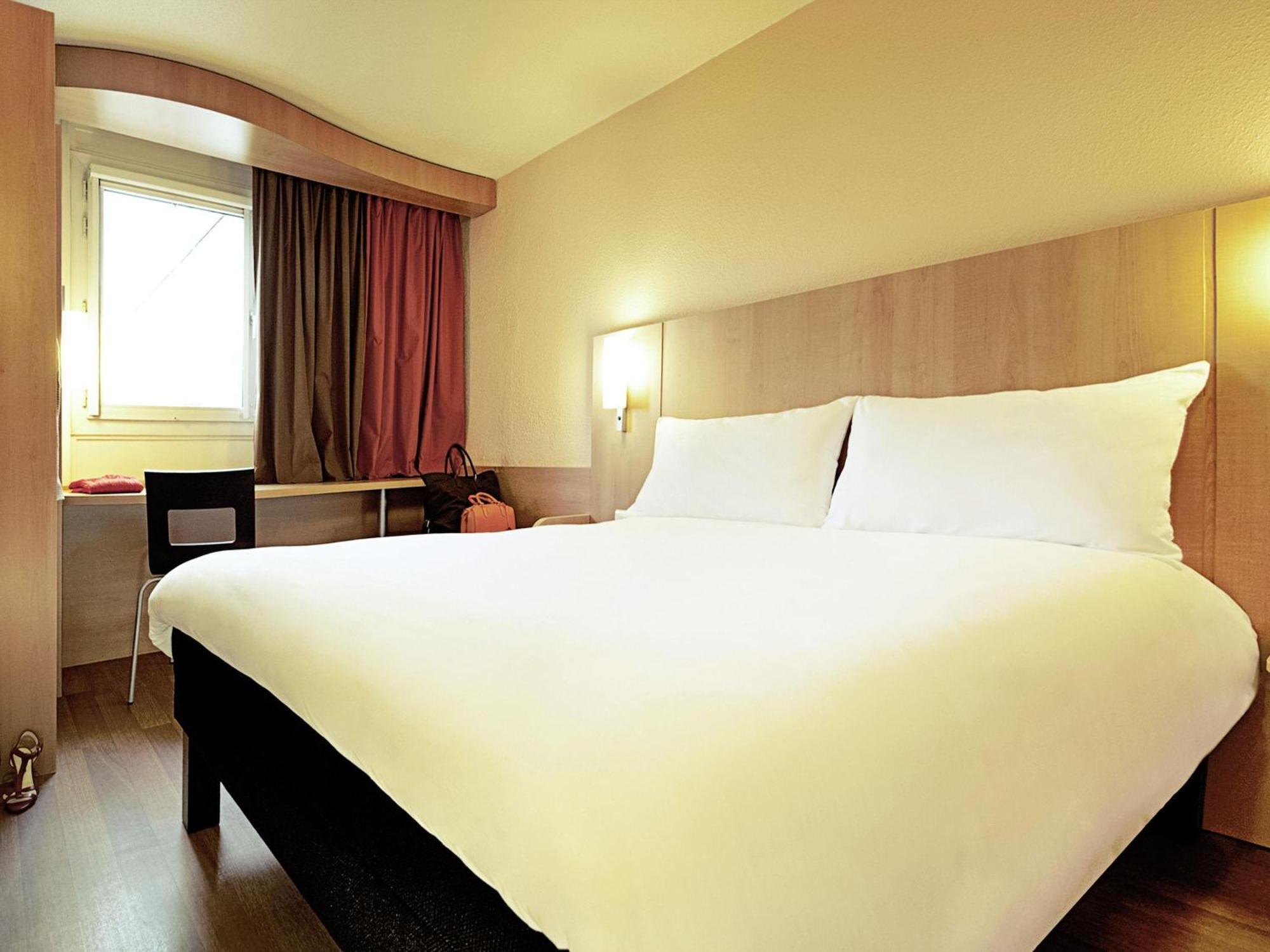 Standard Room with One Double Bed and One Single Bed,1706031831:JPEG