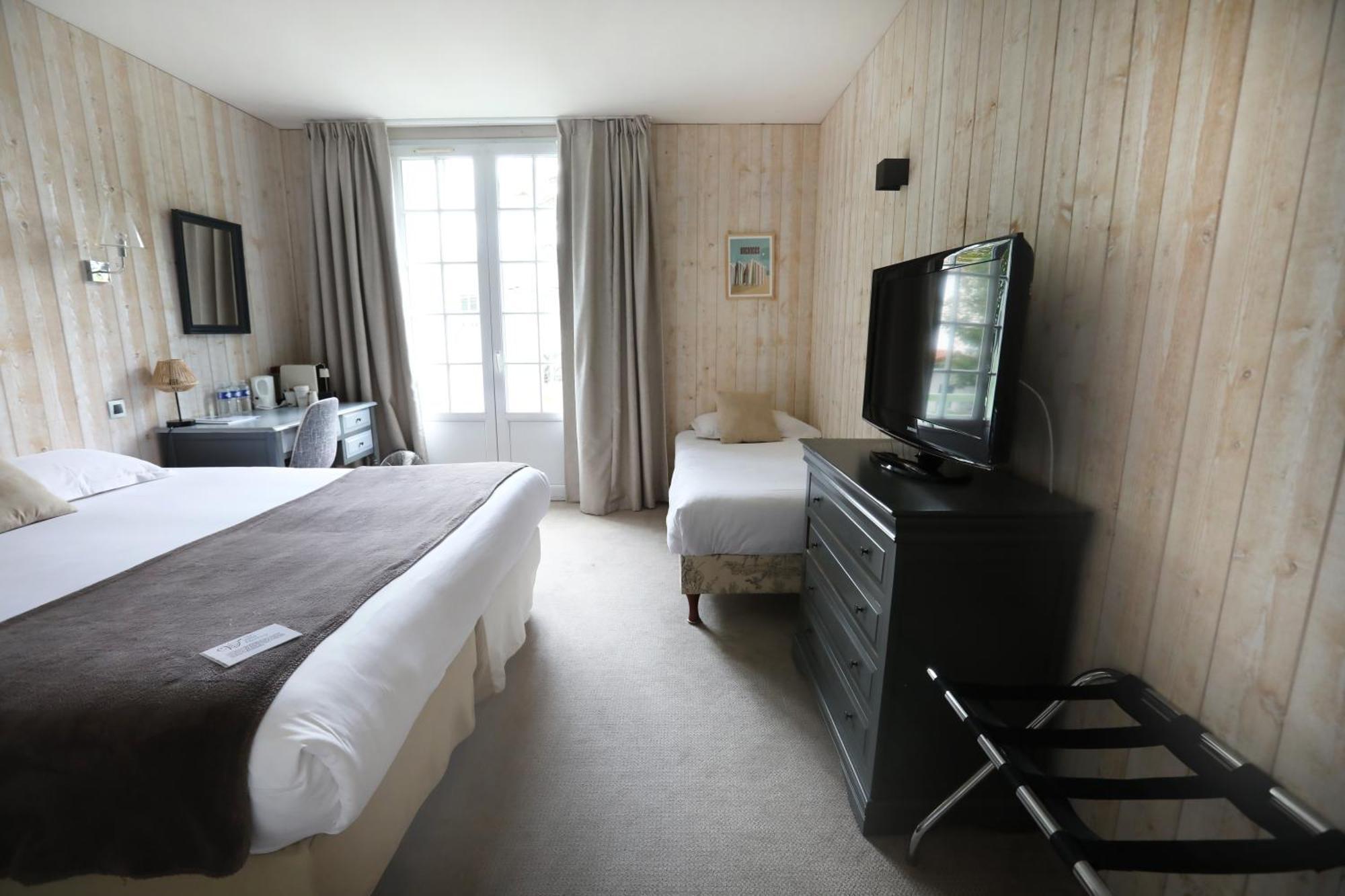 Triple Room,1705571853:JPEG