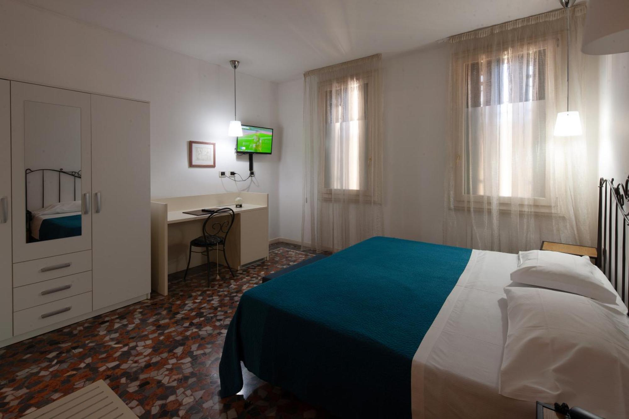 Superior Double or Twin Room,1722906148:JPEG