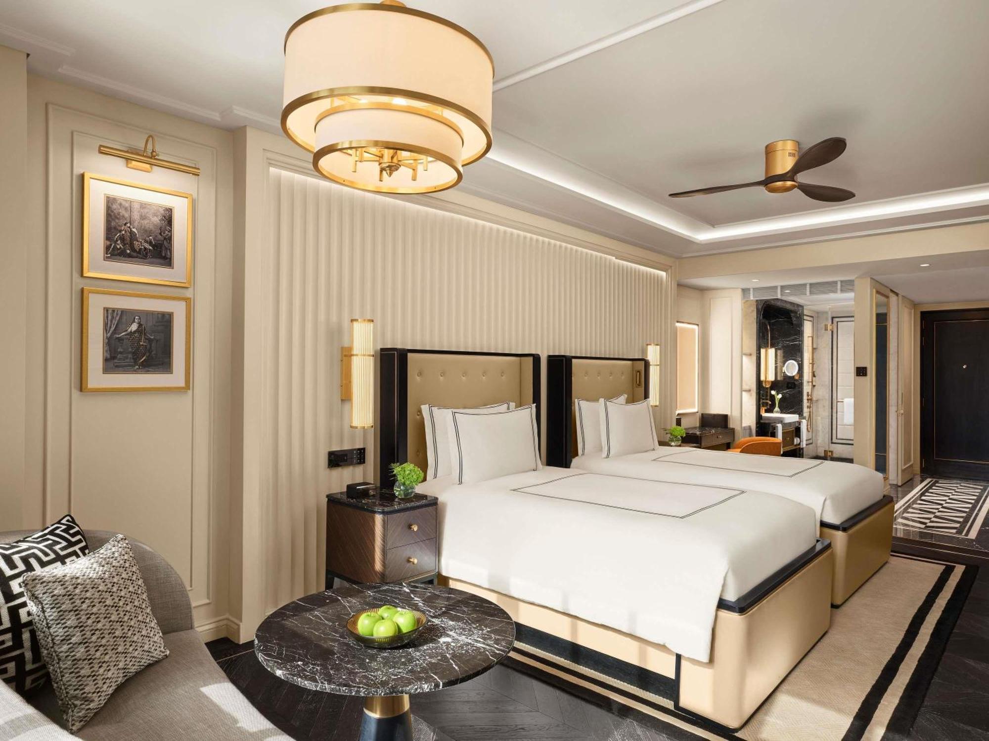 Fairmont Twin Room with City View and Complimentary Airport Transfers (T1 & T2) , Soft Mini Bar , Daily 4 Piece Laundry(Non Cumulative) and 15% discount on dining (barring IRD & tobacco), Book a 60-Min Spa Session & 50% Off on Cryotherapy*