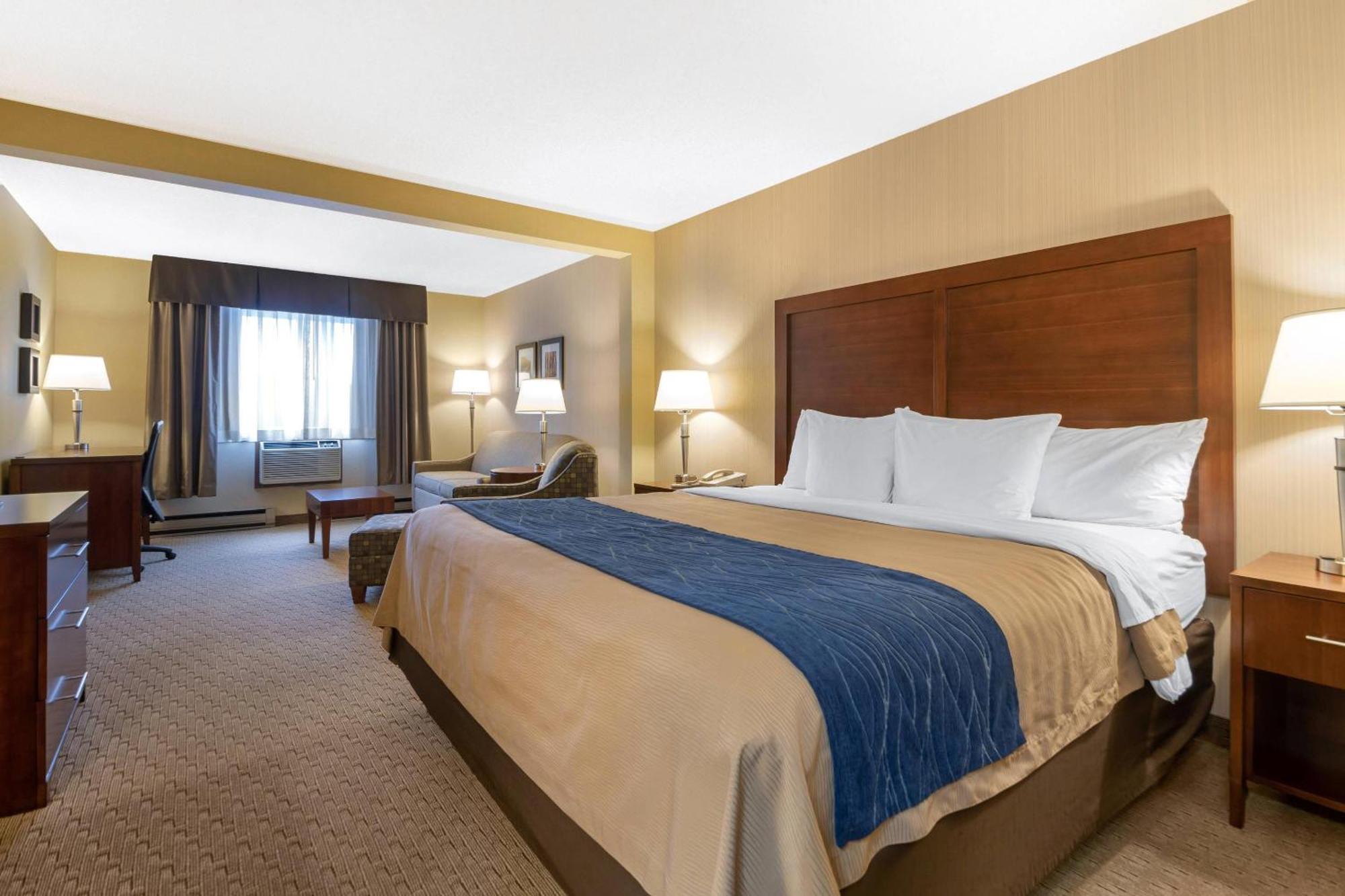 King Suite with Sofa Bed - Non-Smoking,1756540109:JPEG