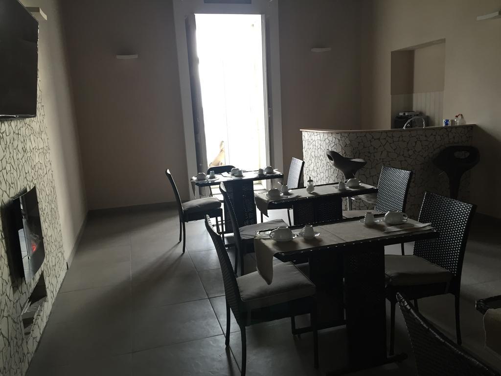 Double Room,1526066389:JPEG