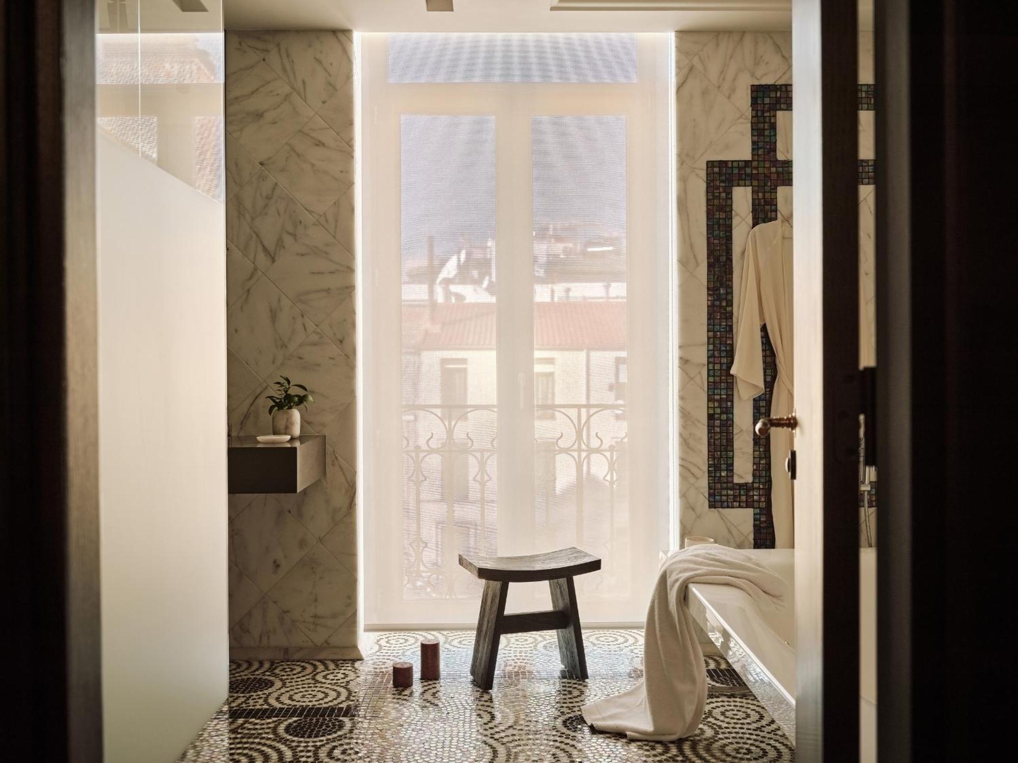 Luxe Suite
