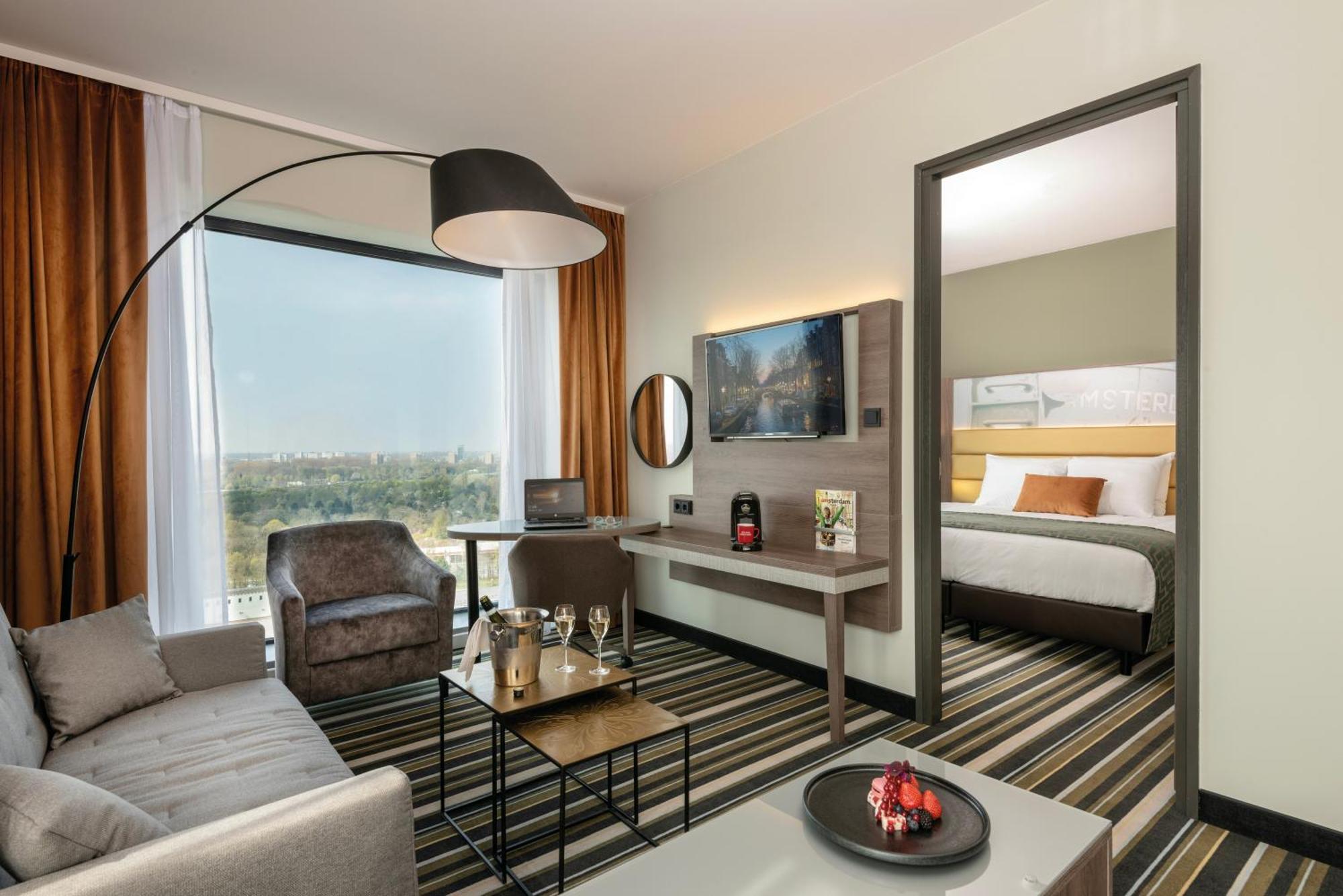 Suite Junior 1 Lit King-Size et 1 Canapé-Lit Double