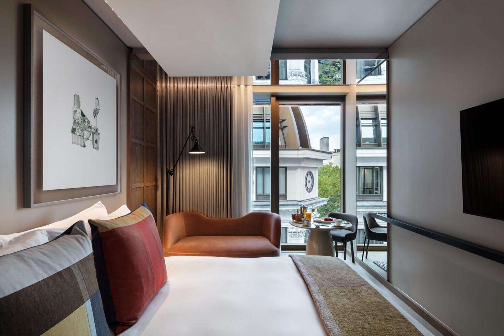 Deluxe King City View Room