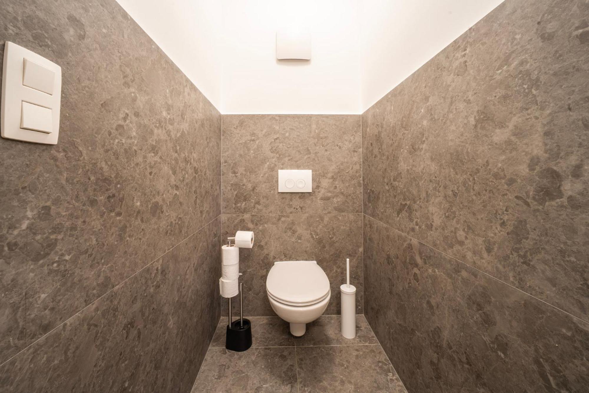 One-Bedroom Apartment with Terrace,1748763734:JPEG