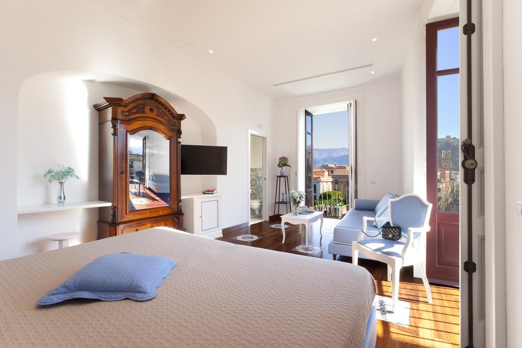 Deluxe Double Room with Balcony,174982833:JPEG