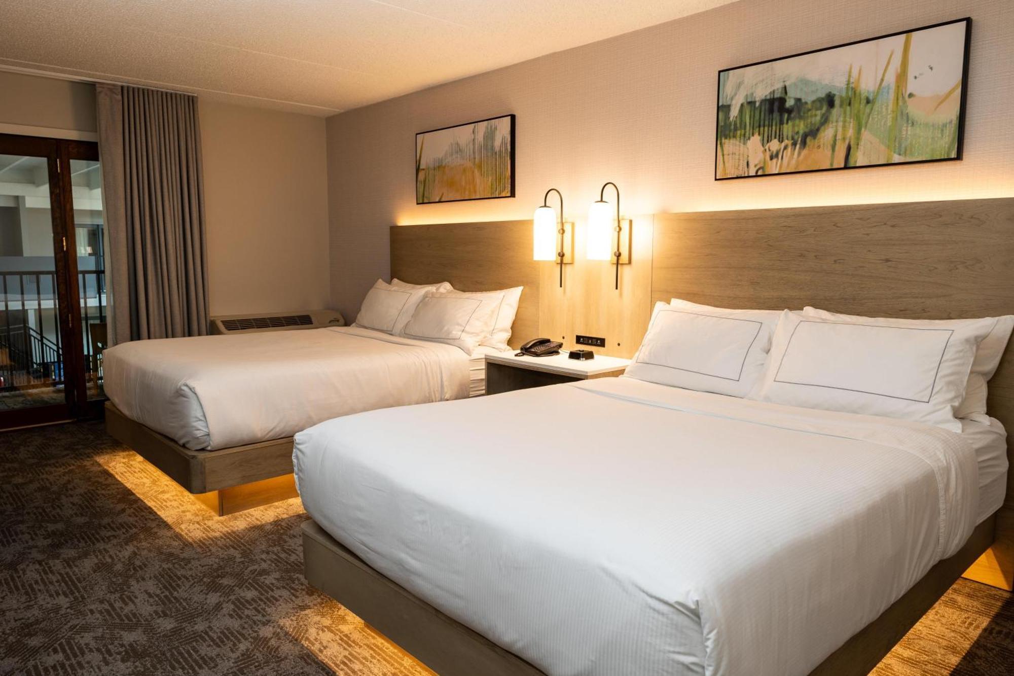 Queen Room with Two Queen Beds and Pool View,1758352683:JPEG