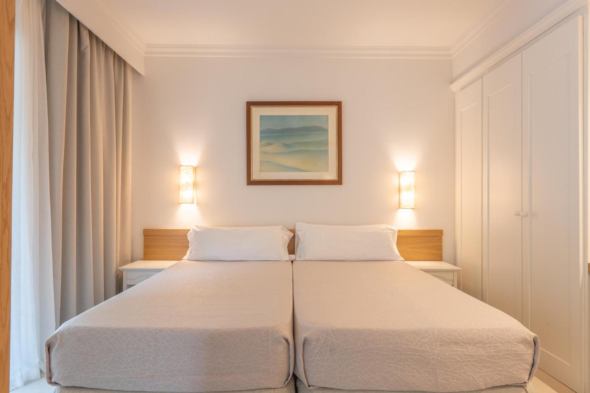 One-Bedroom Apartment with Pool View,1765181027:JPEG