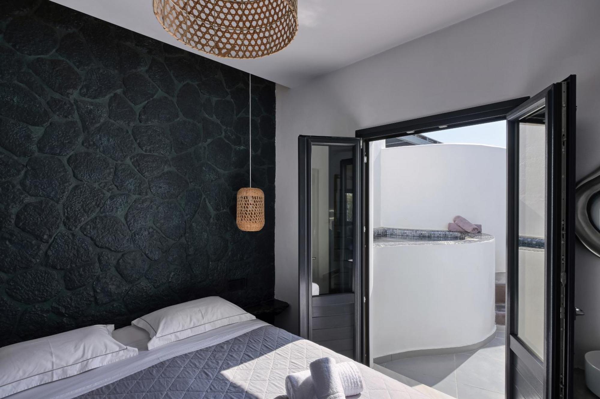 Suite Élégante avec Jacuzzi Extérieur Chauffé Privé