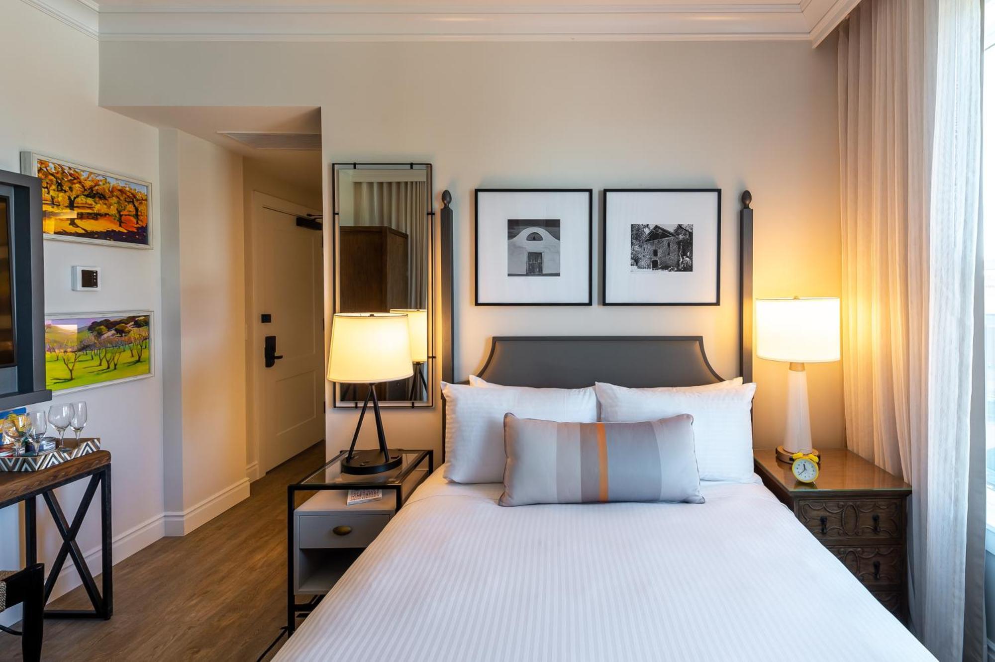 Deluxe Queen Room
