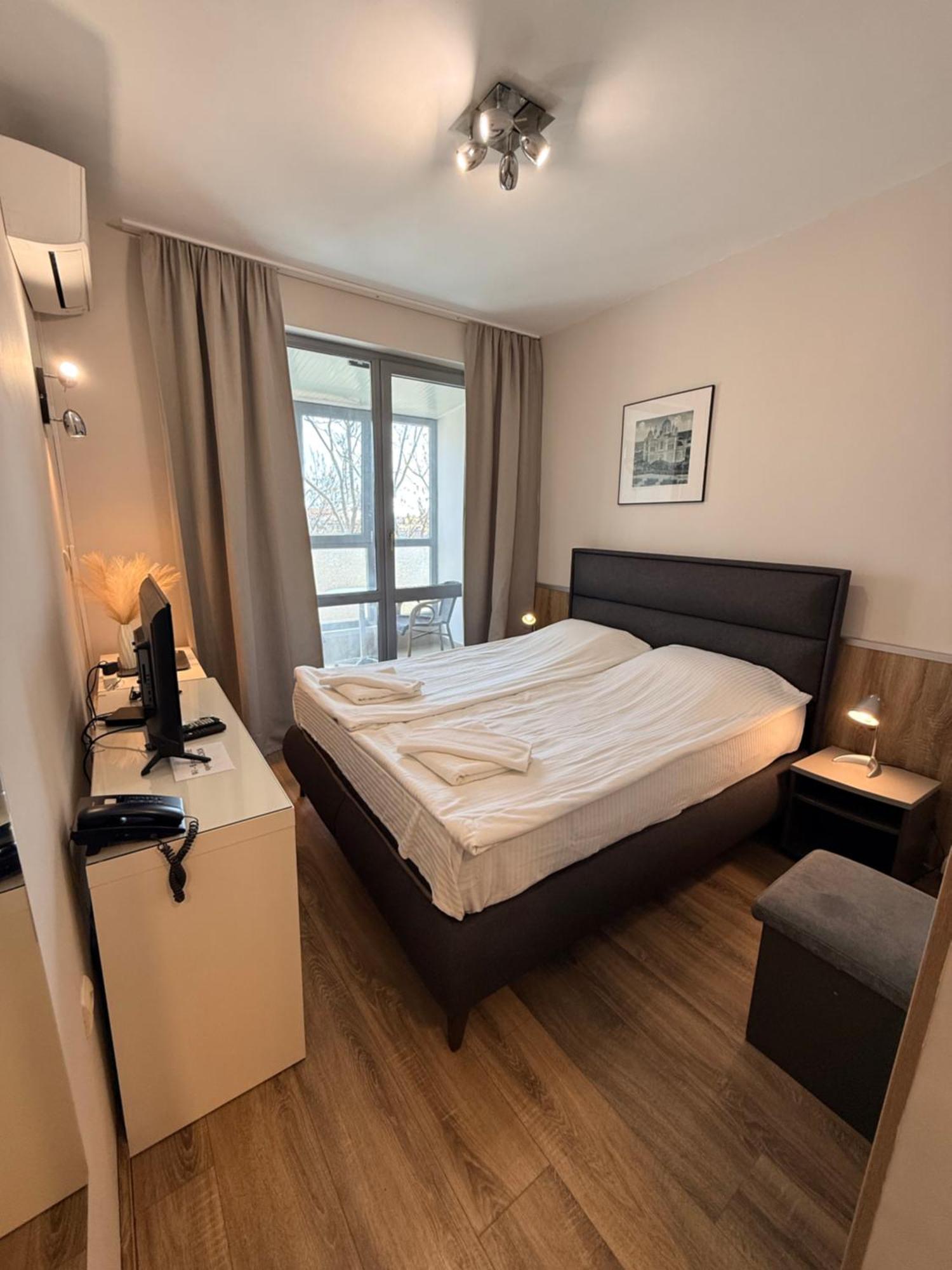 Deluxe Double Room,1765683894:JPEG