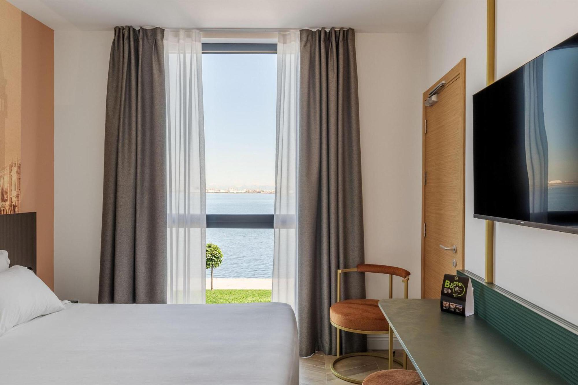 Kamer met Kingsize Bed en Uitzicht op Zee