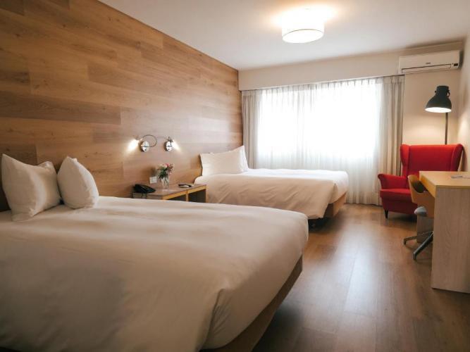 Quarto Duplo Standard com 2 Camas de Casal