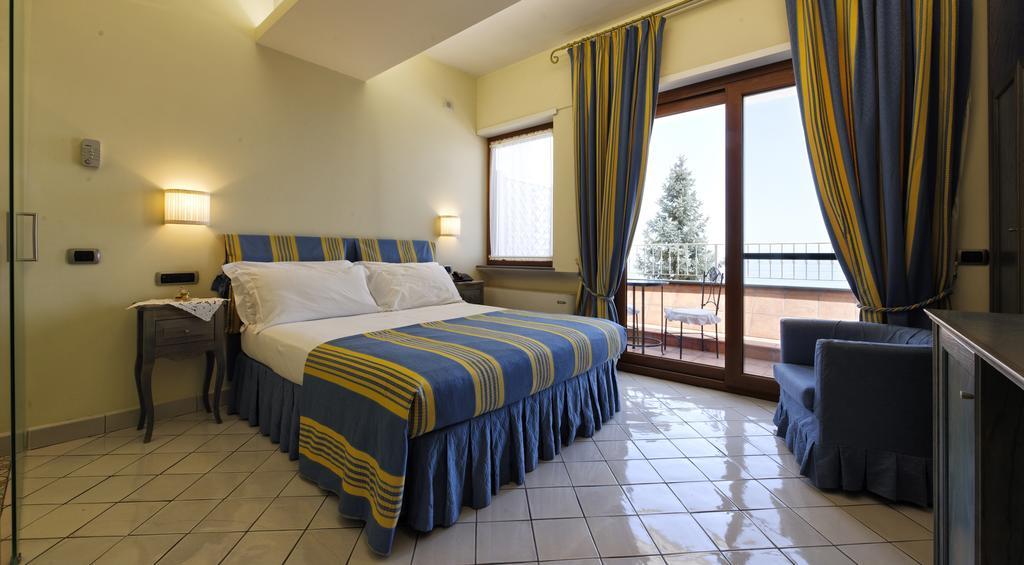 Double Room with Balcony and Sea View