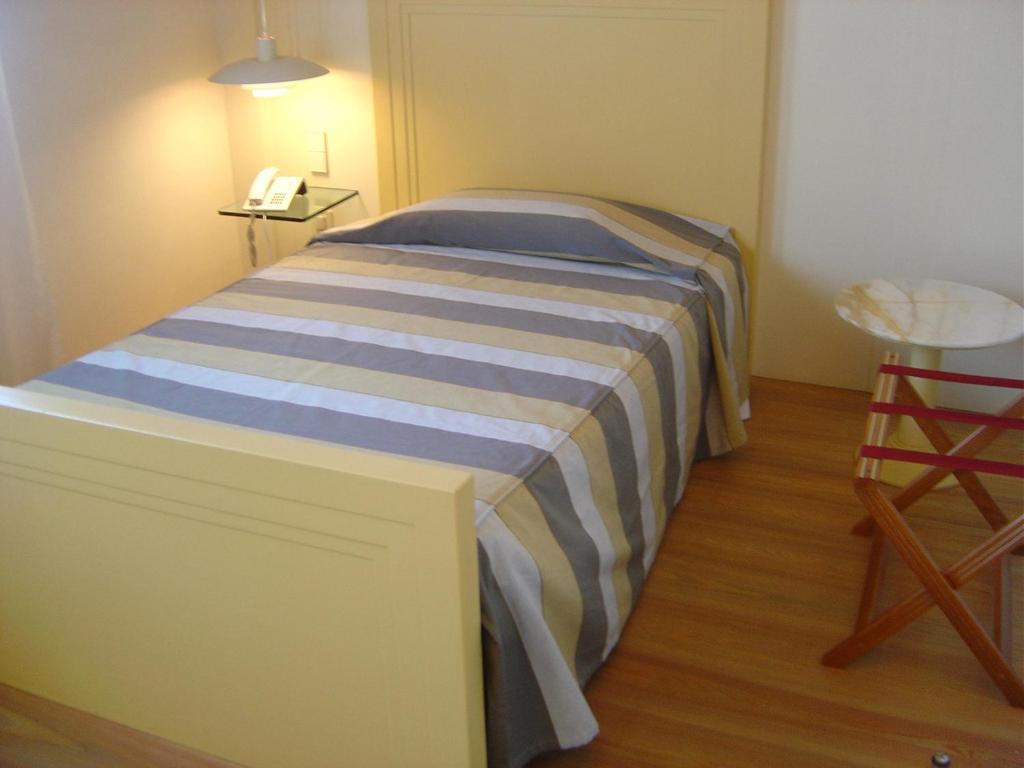Single Room,718796686:JPEG