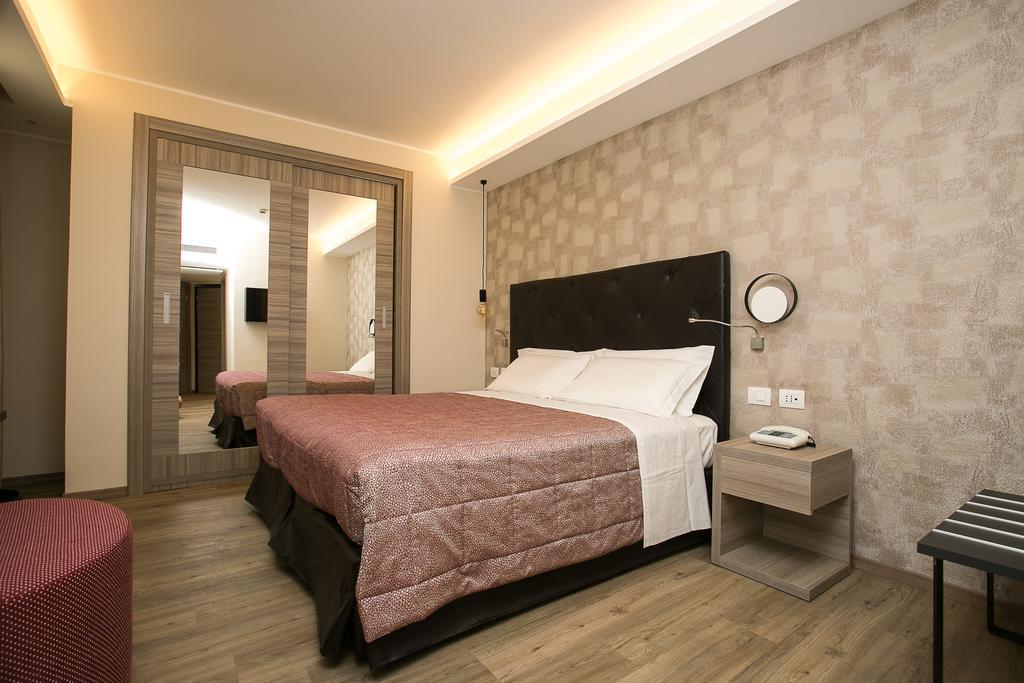 Deluxe Double or Twin Room with Balcony,327234085:JPEG