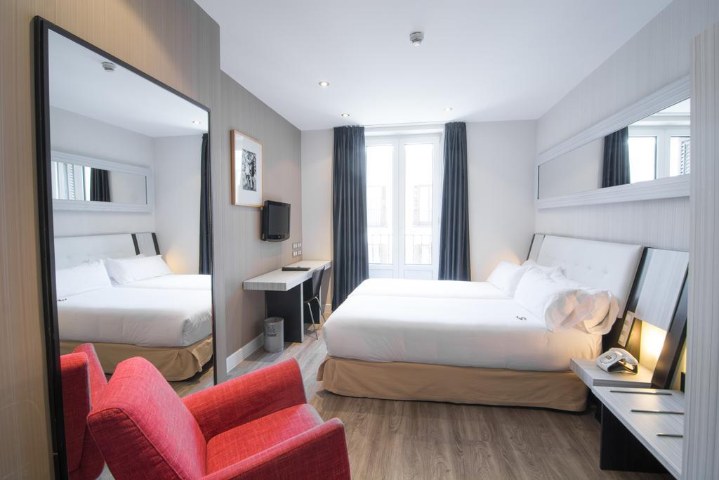 Quarto com Cama de Casal ou 2 de Solteiro (1 a 2 Adultos)