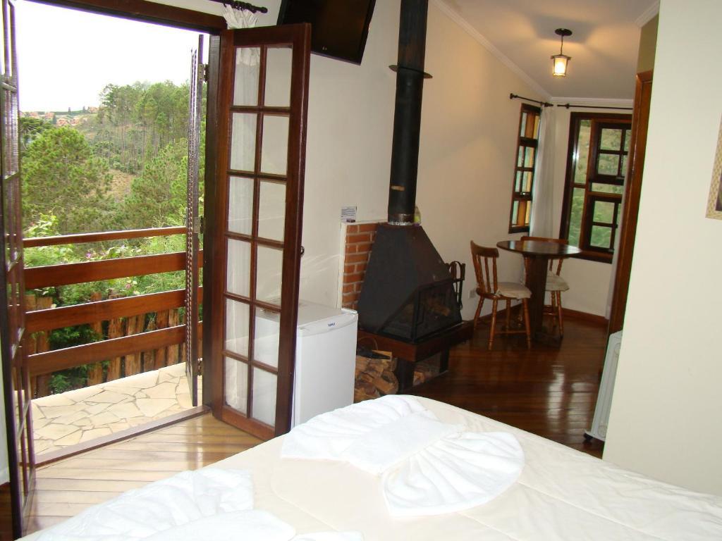 Quarto Duplo Com Banheira de Hidromassagem e Lareira