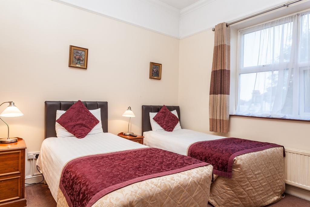 Großes Zweibettzimmer