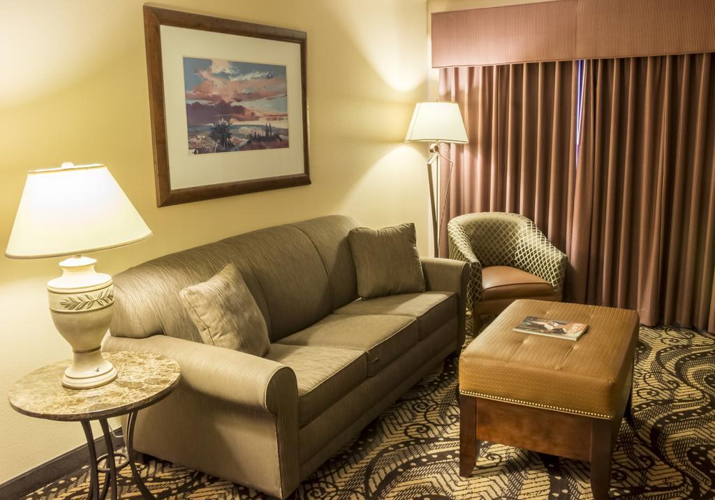 One-Bedroom Suite,1520651086:JPEG