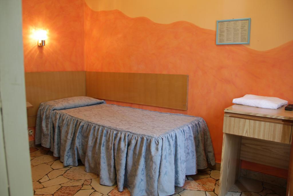 Single Room,402951036:JPEG