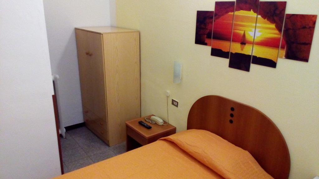 Standard Single Room with Shared Bathroom,425219004:JPEG