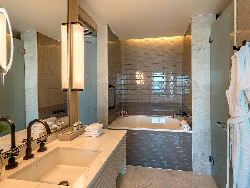 Quarto com Cama King-size e Vista do Mar