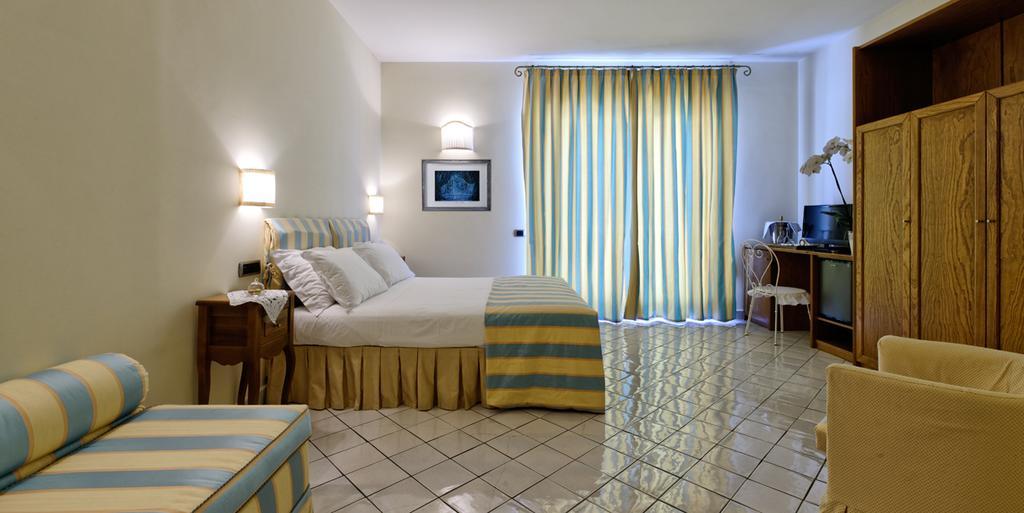 Quadruple Room with Sea View
