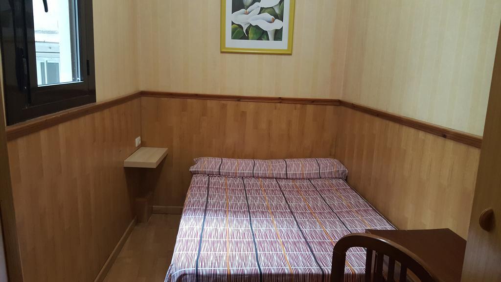 Economy Double Room with Shared Bathroom with no views,447910479:JPEG