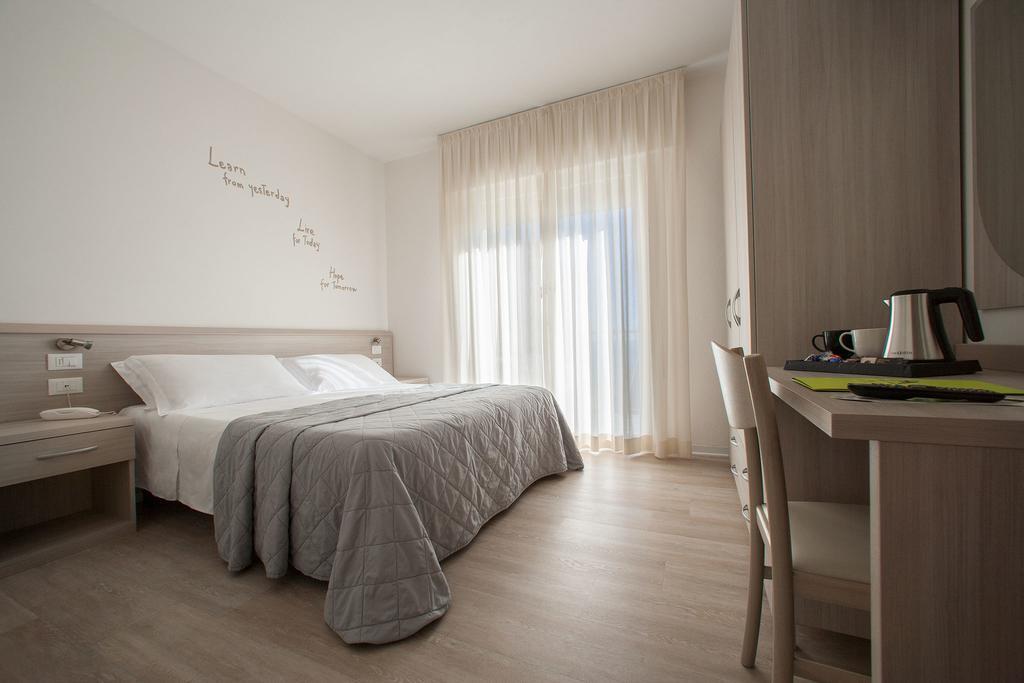 Vierbettzimmer mit Balkon