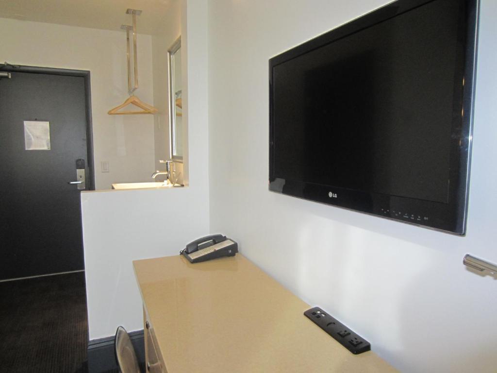 Queen Room - Disability Access,61307818:JPEG