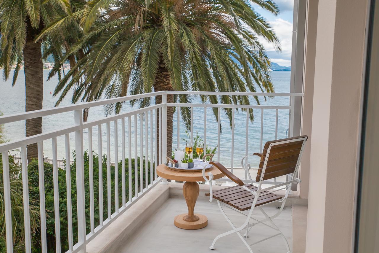 Deluxe Doppelzimmer mit Balkon und seitlichem Meerblick
