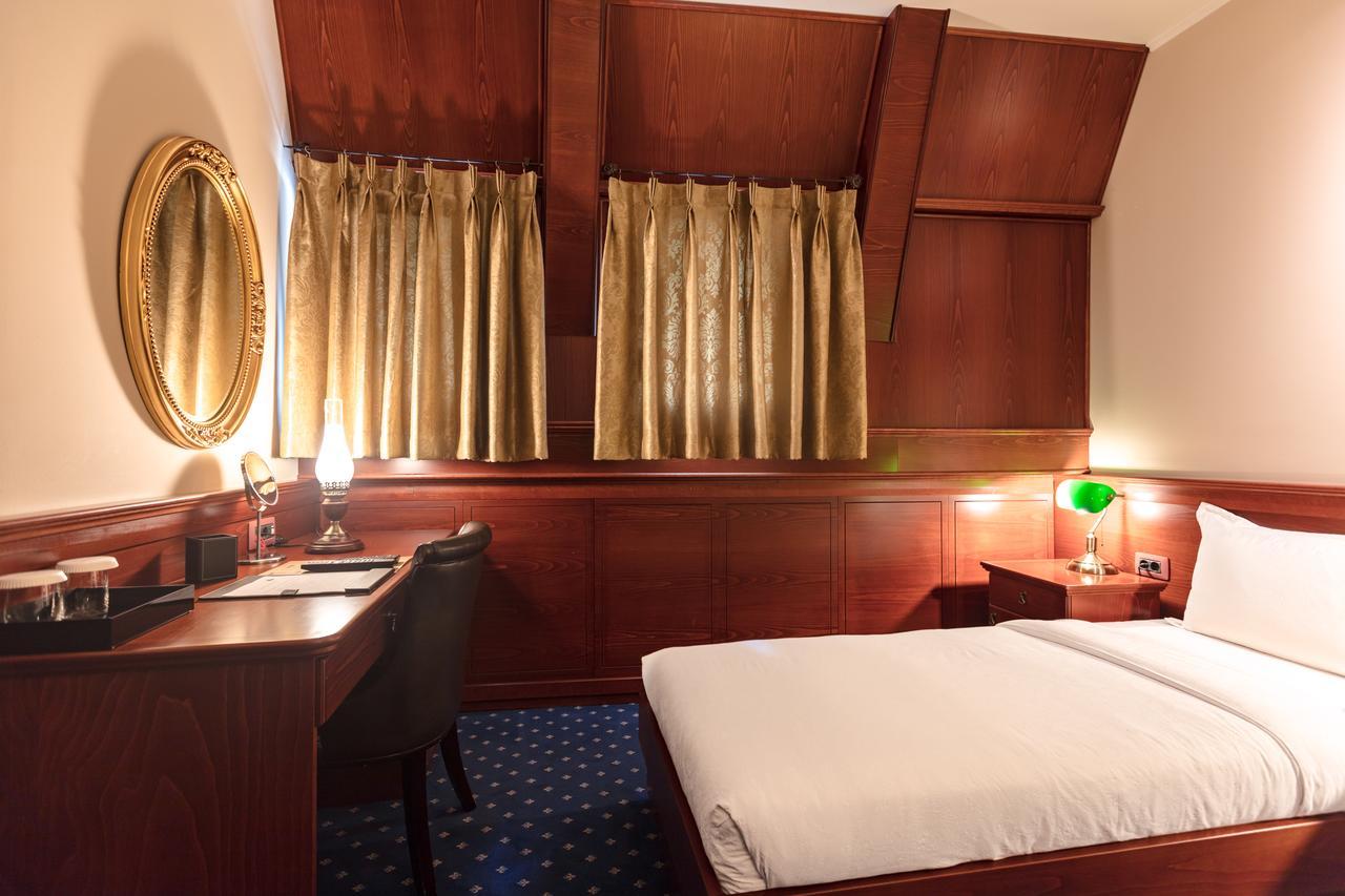 Double or Twin Room with River View,527812695:JPEG