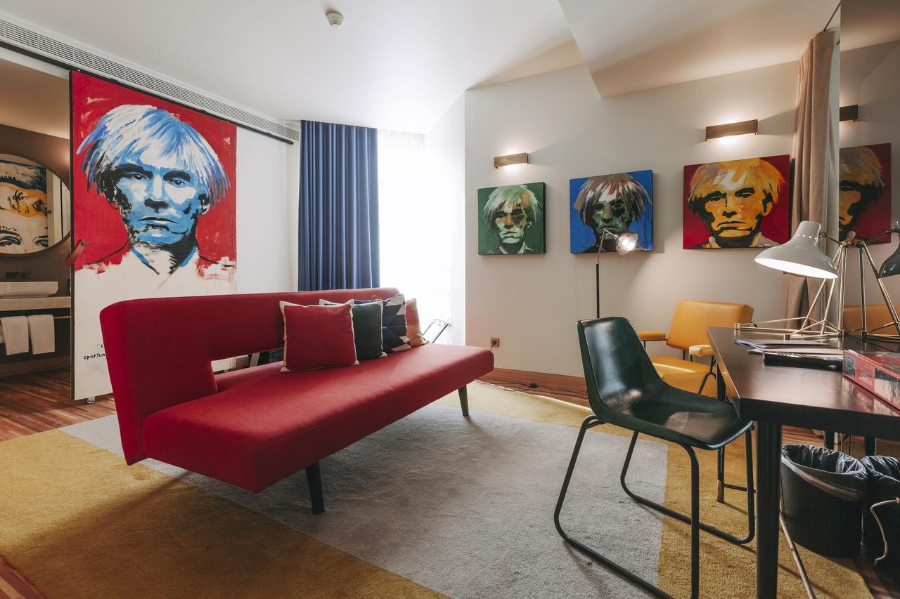 Quarto Executivo com Cama de Casal ou 2 de Solteiro