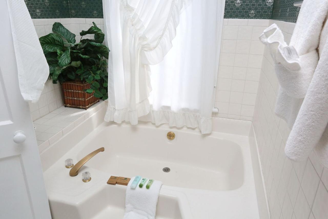 Queen Room with Balcony