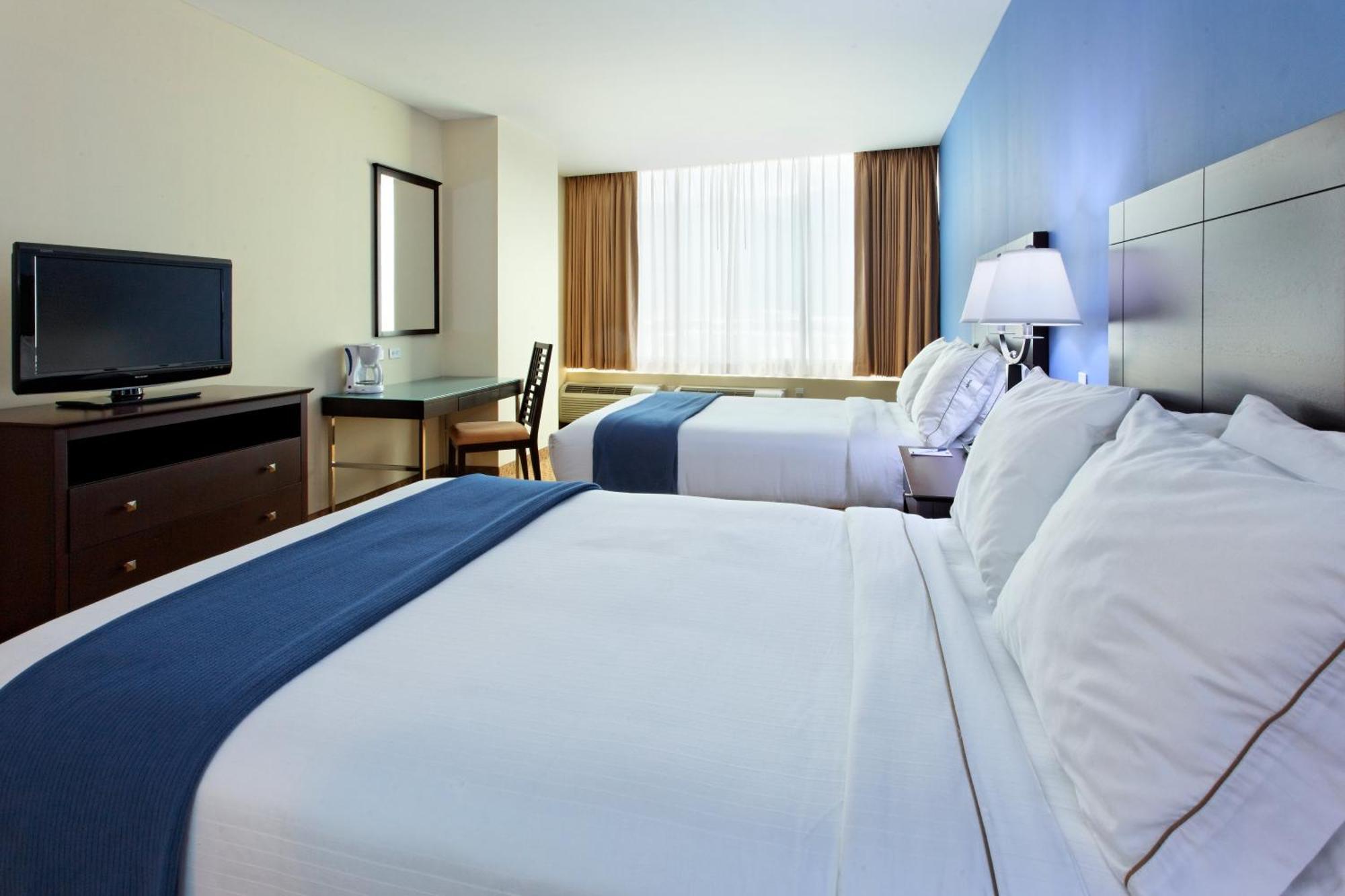 Double Room with Two Double Beds - Non-Smoking,563472225:JPEG