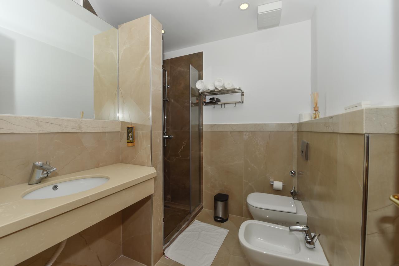 Deluxe Double Room,608641332:JPEG