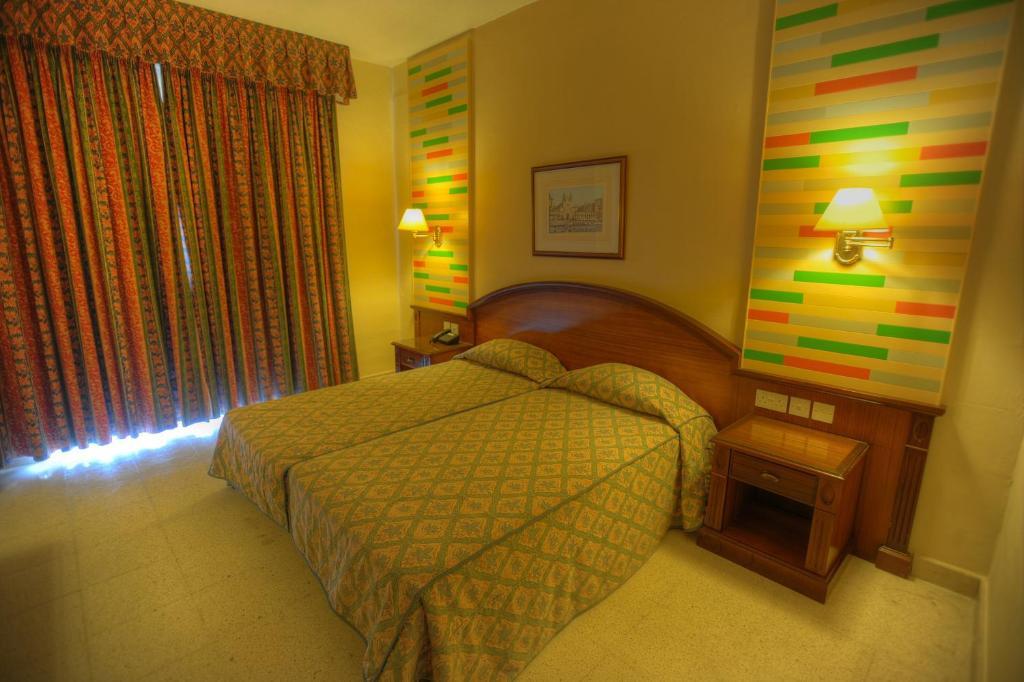Estudio con balcón