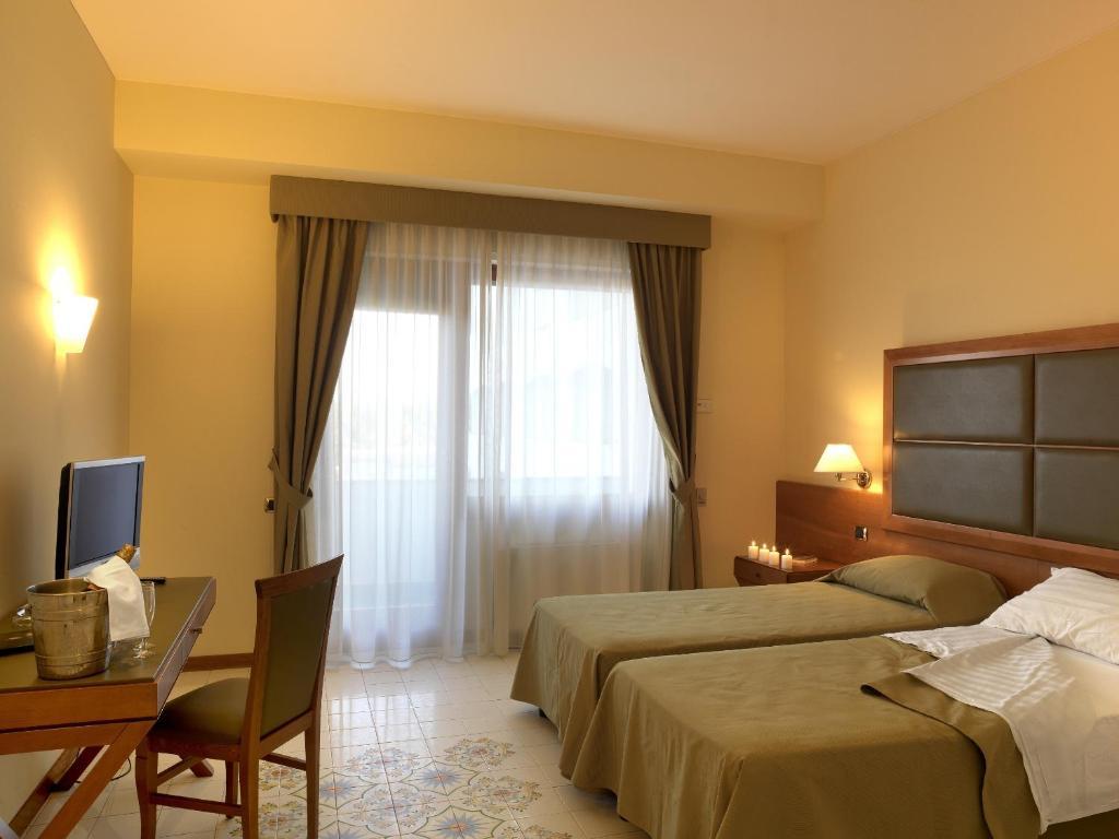 Comfort Doppelzimmer mit seitlichem Meerblick