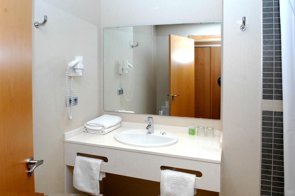 Habitación Doble con 2 camas (2 adultos + 1 niño)
