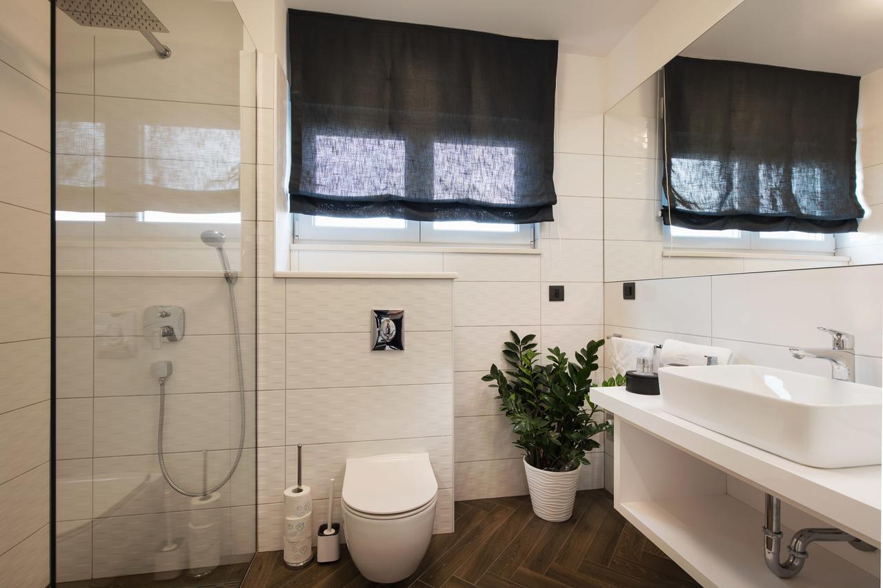 Deluxe Double or Twin Room with Pool Access,645255018:JPEG
