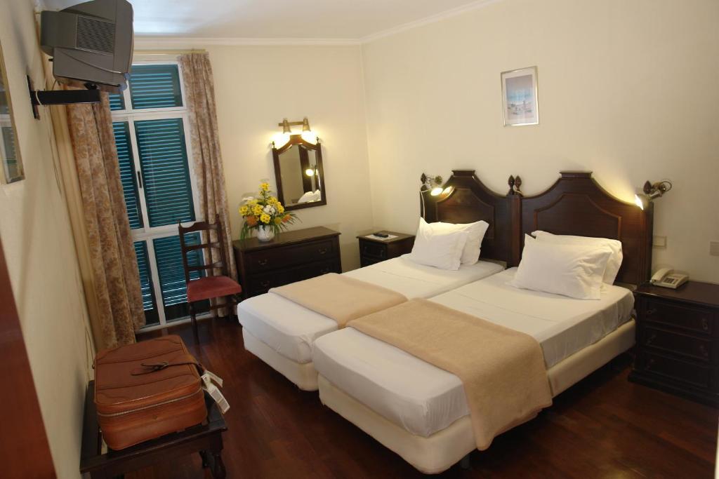 Quarto com Cama de Casal ou 2 de Solteiro